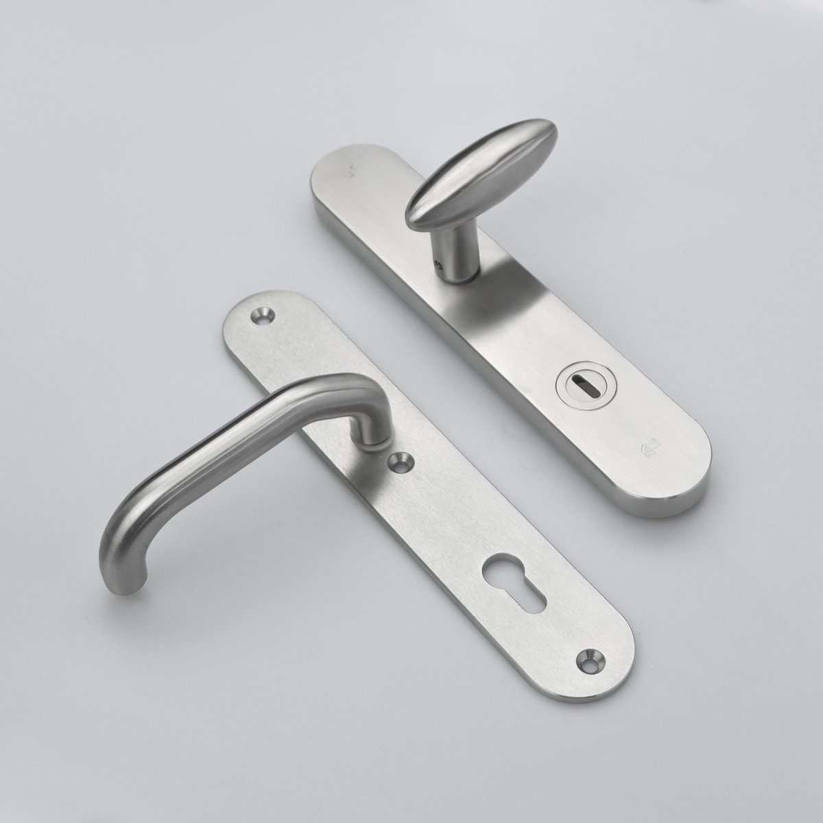 MASSIEF RVS Tzunali Deurbeslag. Model MINHO SKG*** BREED T=15/5 VKTB (kerntrek) PC92  BUITEN KNOP OVIDIO; BINNEN KRUK FORNOS