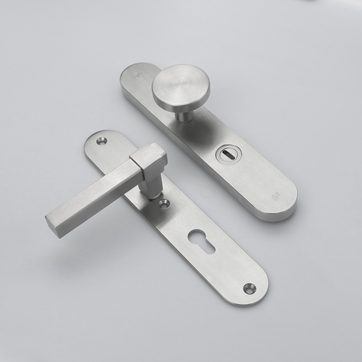 MASSIEF RVS Tzunali Deurbeslag. Model MINHO SKG*** BREED T=15/5 VKTB (kerntrek) PC72 BUITEN KNOP TORRES C; BINNEN KRUK WENEN