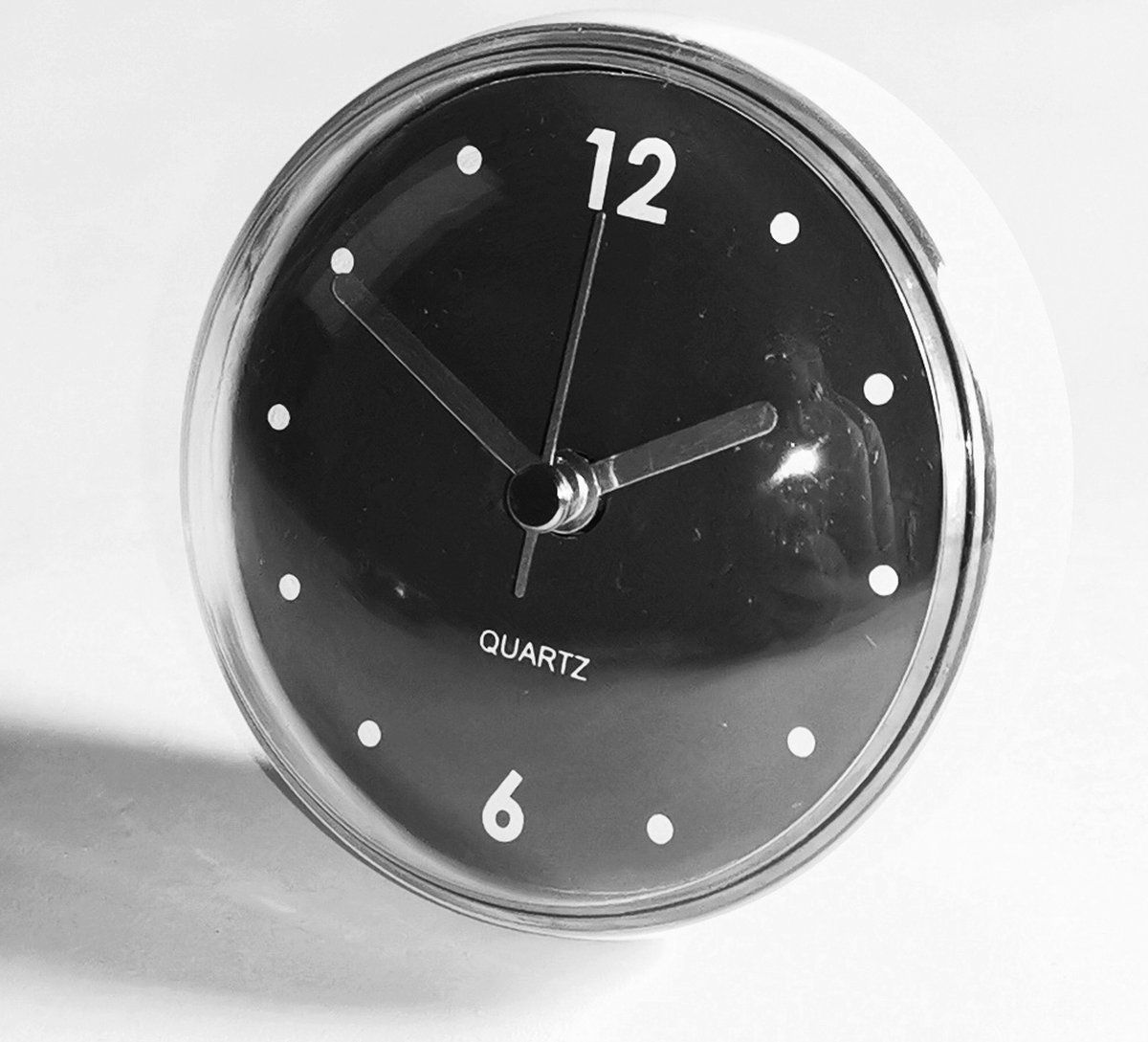 Badkamerklok Doucheklok met zuignap Waterbestendig WitZwart bol