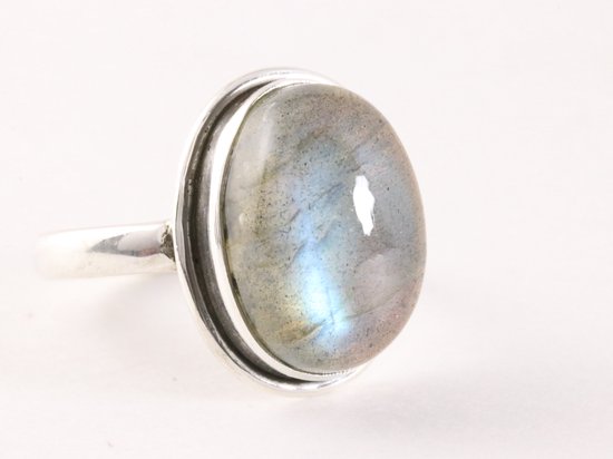 Ovale zilveren ring met labradoriet - maat 16.5