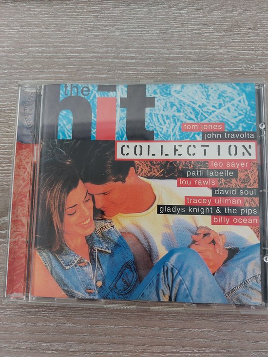 CD-hoes 'the hit COLLECTION' met een knuffelend koppel op de voorkant en de namen van de artiesten.