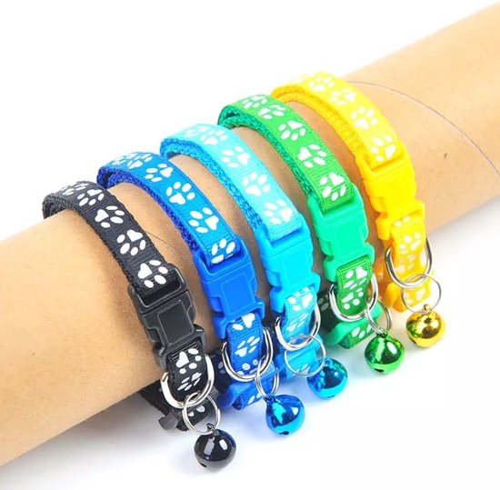Consumerce® Premium Dierenhalsband met Pootjesprint en Belletje Rood | 19-33cm Verstelbaar | Geschikt voor Hond Kat Puppy en Kitten | Halsband | Halsbandje | Hondenhalsband | Hondenhalsbanden | Kattenhalsband | Kattenbandje met Belletje | Bel