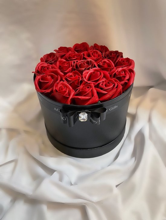 AG Luxurygifts boîte à roses - boîte à fleurs - roses - cadeau - saint valentin - roses de savon - coeur - forme de coeur - amour