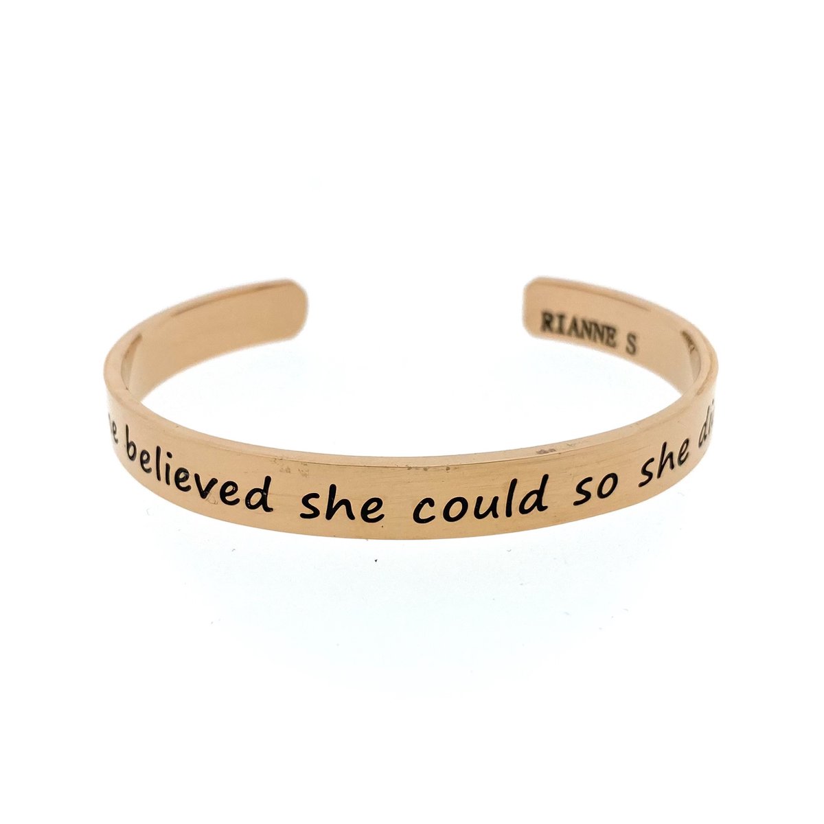 She believed she could so she did - Bangle armband met tekst - Roségoud kleurig - One-size - Inclusief (gratis) cadeauverpakking!