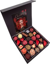 Valentijn / LOVE medium - Luxe doos chocolade speciaal voor jouw lief met extra persoonlijke kaart en glossy boekje met allemaal lieve verhaaltjes.