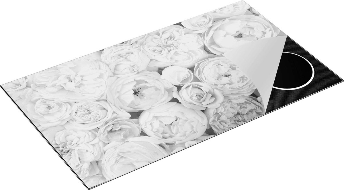 Chefcare Inductie Beschermer Witte Roze Rozen Boeket - Bloemen - Zwart Wit - 91,2x52 cm - Afdekplaat Inductie - Kookplaat Beschermer - Inductie Mat