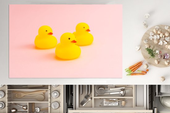KitchenYeah® Inductie beschermer 80.2x52.2 cm - Badeenden - Geel - Roze - Kookplaataccessoires - Afdekplaat voor kookplaat - Inductiebeschermer - Inductiemat - Inductieplaat mat