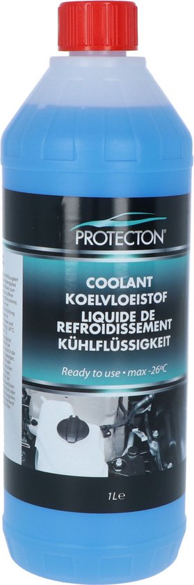Blauwe koelvloeistof in een doorzichtige plastic fles met rode dop. Het label vermeldt 'Protecton', 'Coolant', 'Koelvloeistof', 'Liquide de refroidissement', 'Kühlflüssigkeit' en 'Ready to use - max -26°C'.
