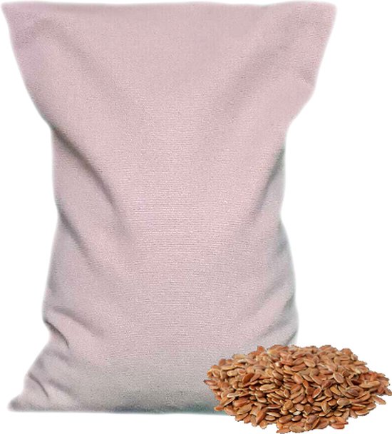Roze linnen kussen met een zak lijnzaad ernaast.
