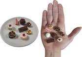 Pâtisseries d'art miniatures et bonbons au chocolat. 8 pièces