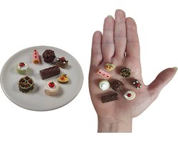 Pâtisseries d'art miniatures et bonbons au chocolat. 8 pièces