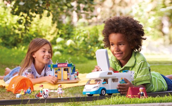 PLAYMOBIL Family Fun Mobilhome met familie - 70088