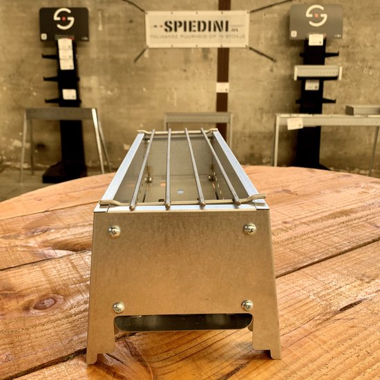 Spiedini Saté-bbq Bali 40 Mini - Kleine, smalle houtskoolbarbecue met horizontaal rooster voor sate of andere spiesjes - 40 cm lang, 11 cm breed, 14 cm hoog - Ideaal voor tuin- of open haard, of balkon - Materiaal: gealuminiseerd ijzer van Black&Stone — afbeelding 3