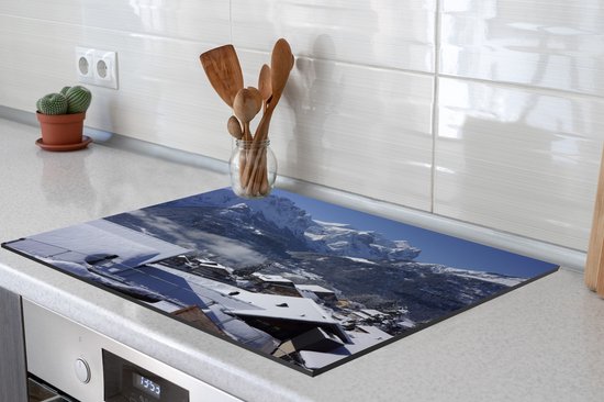 KitchenYeah® Inductie beschermer 70x52 cm - Wintersport resort in Zwitserland - Kookplaataccessoires - Afdekplaat voor kookplaat - Inductiebeschermer - Inductiemat - Inductieplaat mat
