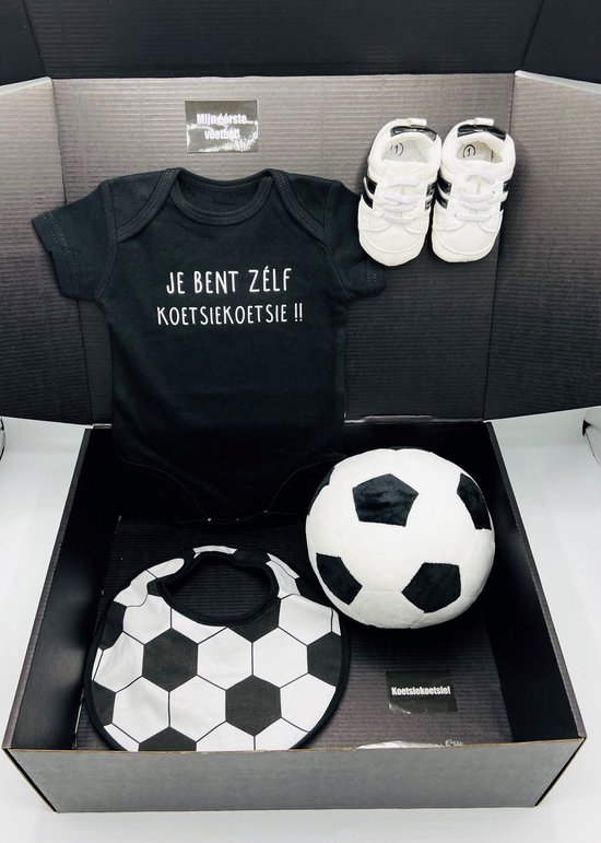 kraamcadeau voetbalbox baby met romper en babysneakers - keuze uit rompers - rechtstreeks opsturen ook mogelijk - kraampakket - babyshower van Deem Design. — afbeelding 4
