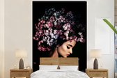 Behang - Fotobehang Bloesem - Vrouw - Roze - Bloemen - Luxe - Breedte 160 cm x hoogte 240 cm