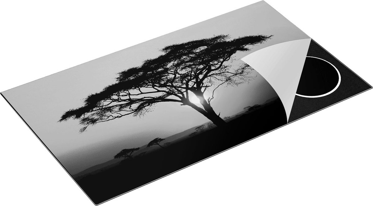 Chefcare Inductie Beschermer Zonsondergang Achter een Savanne Boom - Zwart Wit - 91,2x52 cm - Afdekplaat Inductie - Kookplaat Beschermer - Inductie Mat