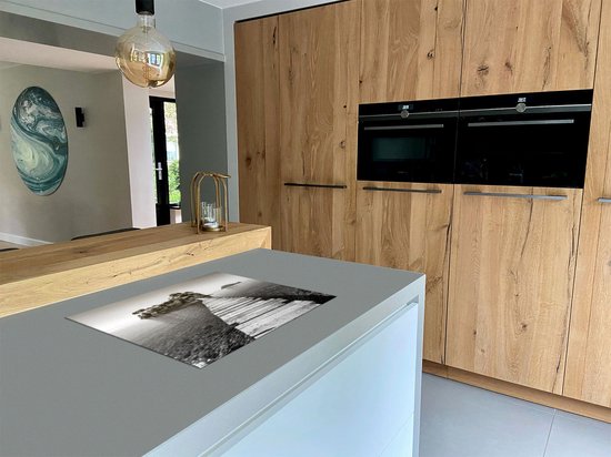 Chefcare Inductie Beschermer Pad op het Water naar een Grieks Eiland - Zwart Wit - 70x52 cm - Afdekplaat Inductie - Kookplaat Beschermer - Inductie Mat