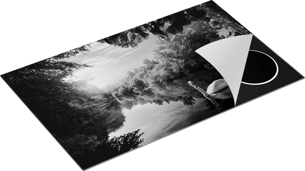 Chefcare Inductie Beschermer Zwaan op het Water in het Bos - Zwart Wit - 85x55 cm - Afdekplaat Inductie - Kookplaat Beschermer - Inductie Mat