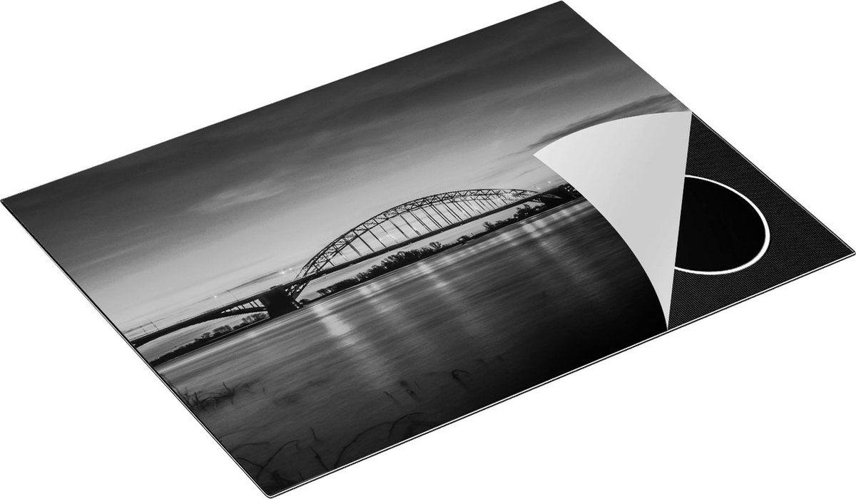 Chefcare Inductie Beschermer Waalbrug in Nijmegen - Zwart Wit - 70x52 cm - Afdekplaat Inductie - Kookplaat Beschermer - Inductie Mat