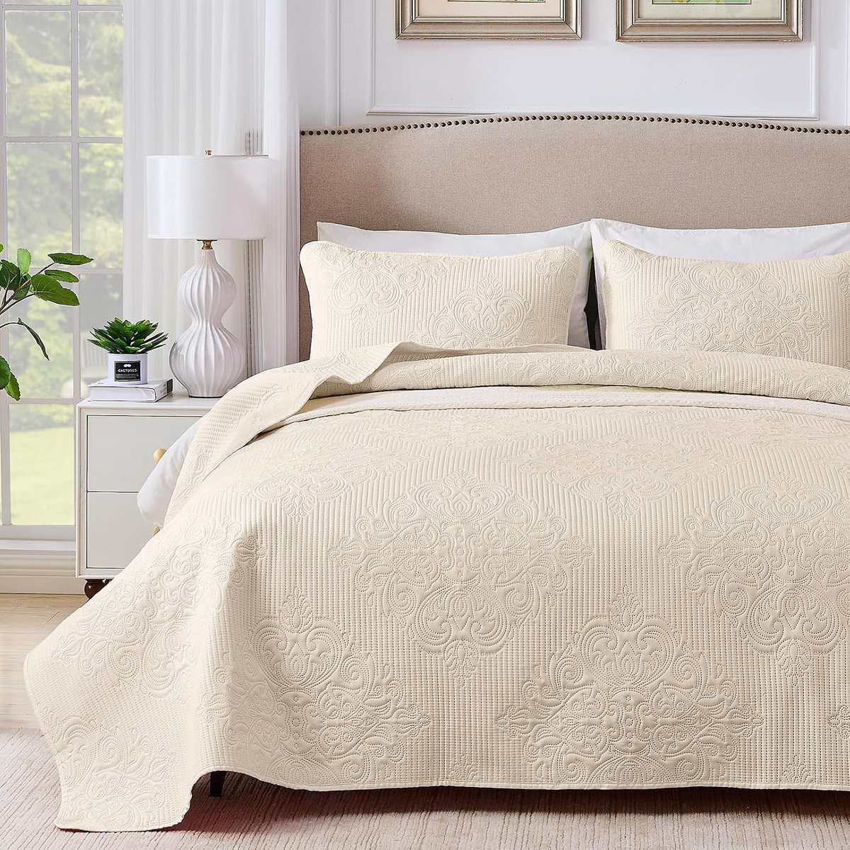 SnelShoppen - Qucover Sprei 240 x 260 cm Beige met 2 Kussenslopen 50 x 75 cm - Polyester Vintage Patroon, Ultrasoon Genaaid Woondeken voor Bed en Bank