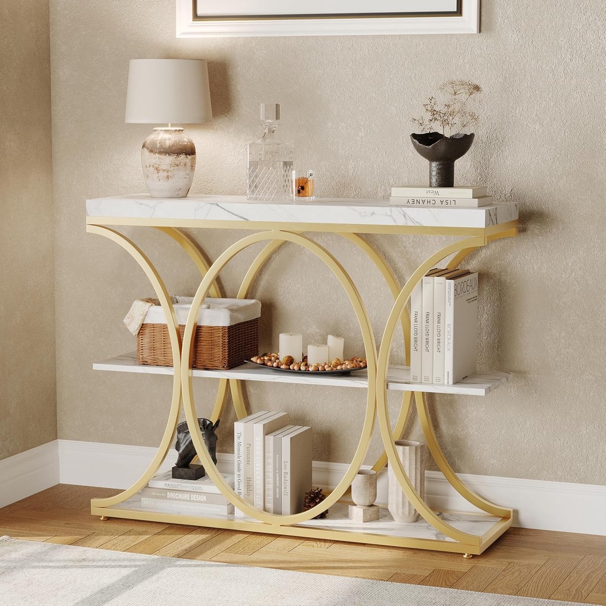 3-laags smalle sidetable voor entree en woonkamer, industrieel modern banktafeltje met wit marmerblad en gouden ruitvormig metalen frame, open opbergplanken en waterbestendig decoratietafeltje