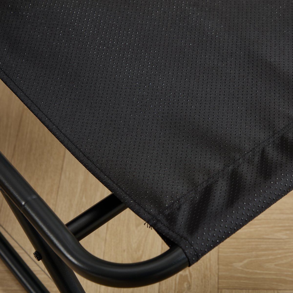 Buiten loungeset met ligstoel en voetenbankje, comfortabele hangstoel met dik kussen en voetensteun, ideaal voor woonkamer, slaapkamer, leeshoek, zwart frame en grijs kussen