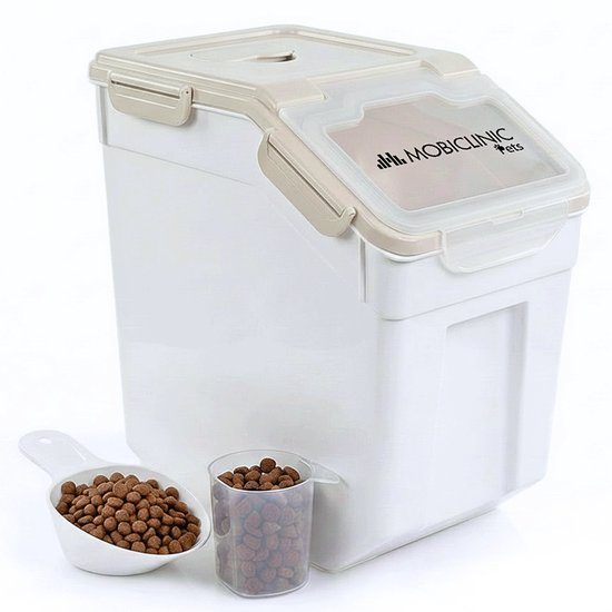 Contenant à nourriture blanc en plastique Mobiclinic avec un couvercle transparent et des fermoirs gris. Comprend une pelle et une tasse à mesurer avec de la nourriture.