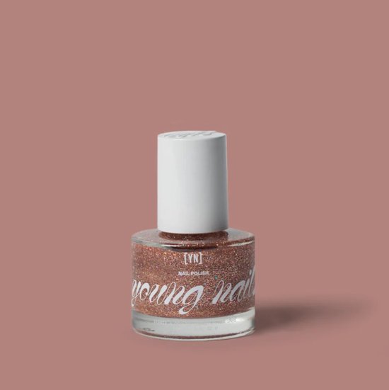 Young Nails nagellakflesje met glitterende koperkleurige lak.