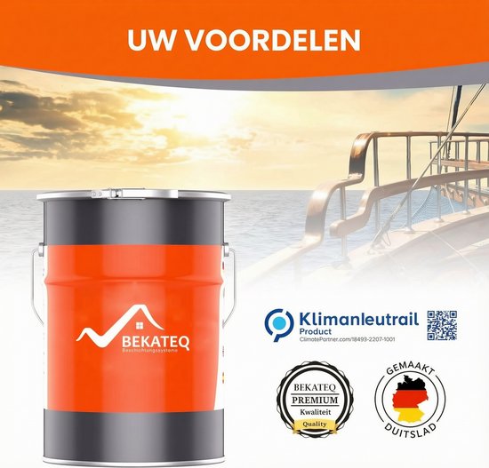 Oranje blik van BEKATEQ met een jacht op de achtergrond, en logo's.