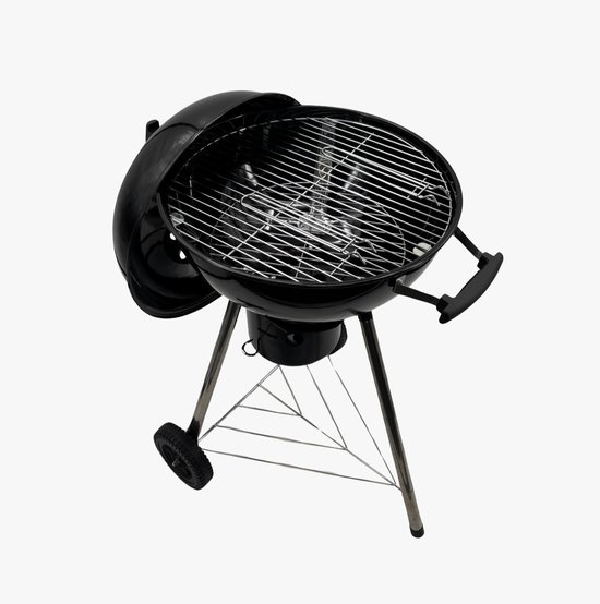 Zwarte kogelbarbecue met deksel open, op zilverkleurige poten met wielen en een onderstel.