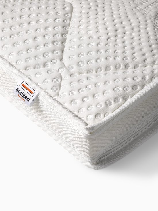 Detail van de witte topdekmatras met cirkelvormig patroon en BestRest label.