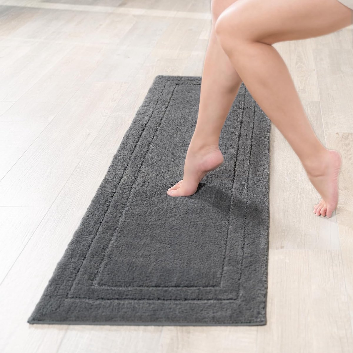 SnelShoppen - Decomira Badmat Antislip 50x150cm - Super Absorberend Microvezel - Donkergrijs - Geschikt voor Badkamer, Douche, WC en Bad - Machinewasb