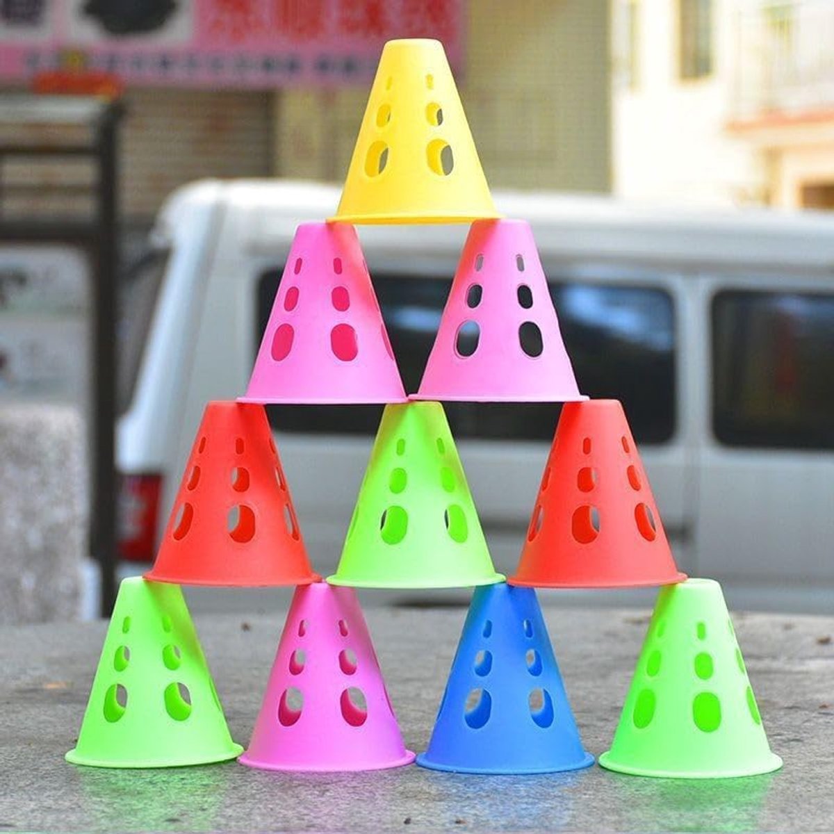 Thijox 50 Stuks Multifunctionele Trainingskegels met Opbergtas Plastic Rolschaatskegels Verkeerskegels Set voor Kinderen en Volwassenen Ideaal v Zwart