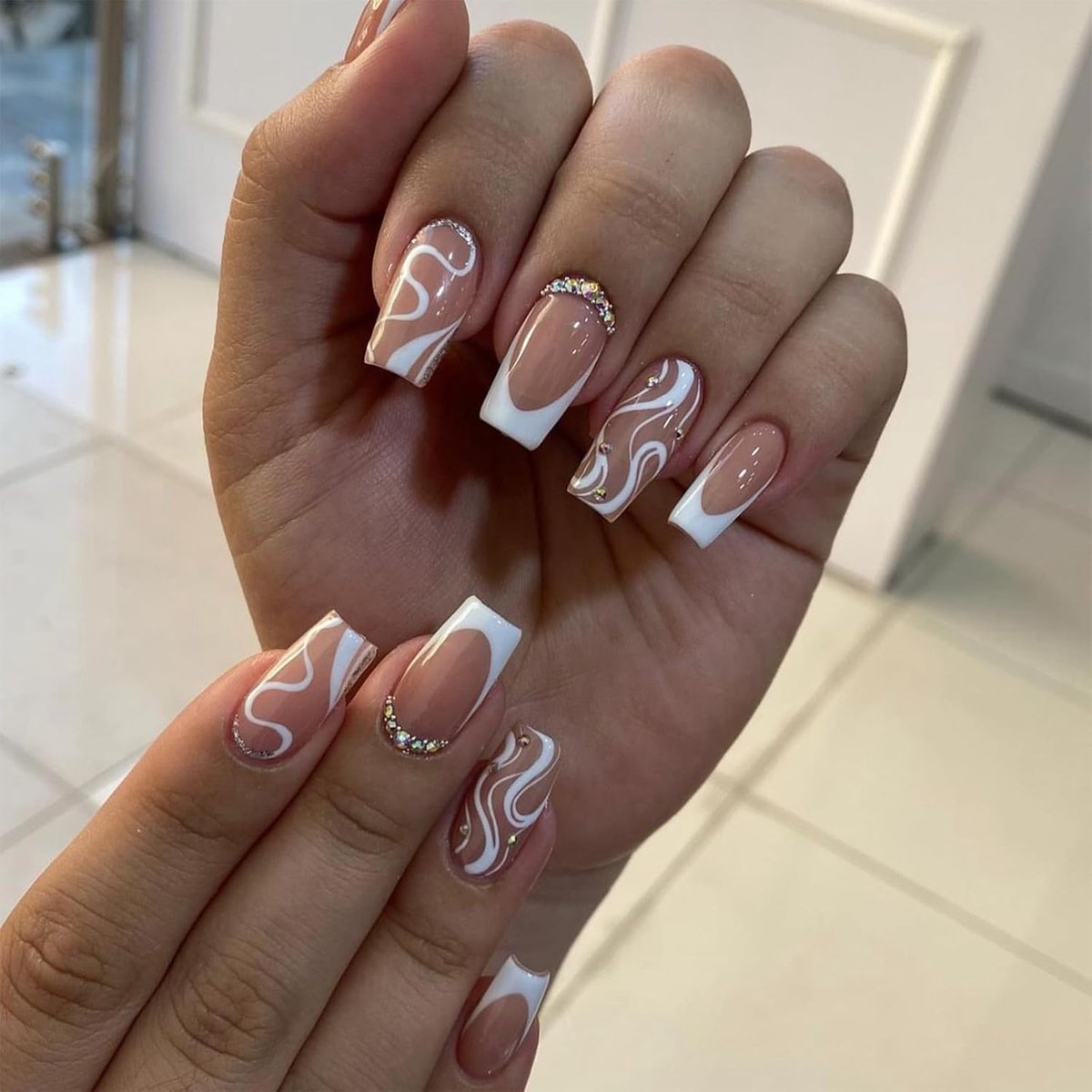 Kunstnagels 24 Stuks - Medium Vierkante Plaknagels - Franse Kant met Strassteentjes - Acryl ABS - Eenvoudig in Gebruik - DIY Nagelstudio - Valse Nagels