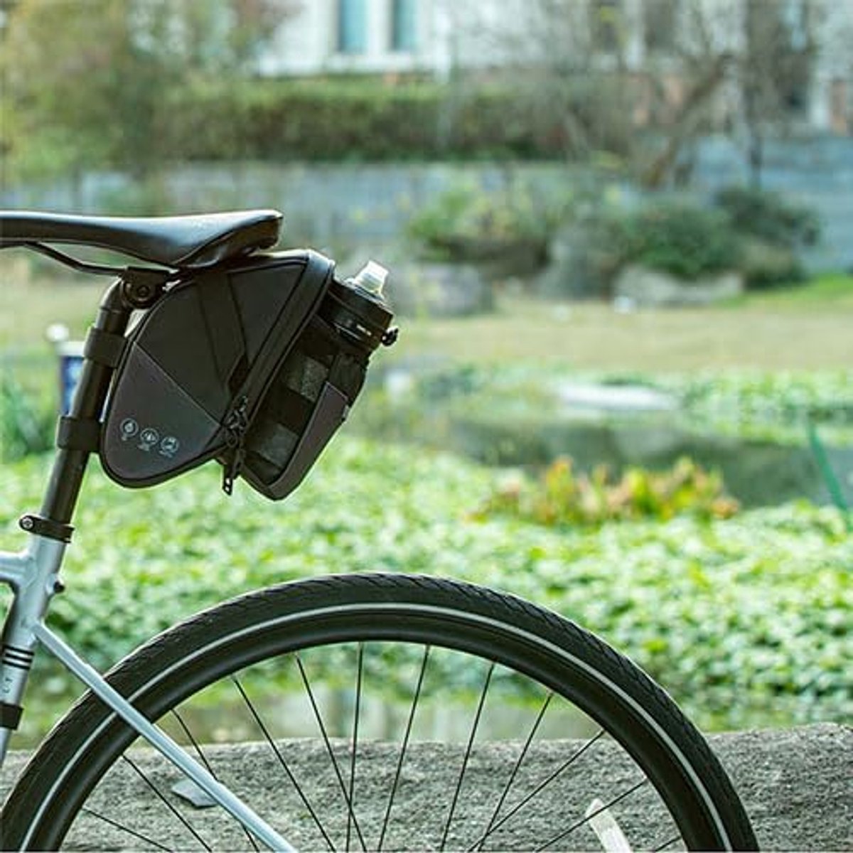 SnelShoppen - Zadeltas Racefiets en MTB Maat L met Bidonhouder - Reflecterend Design voor Extra Veiligheid - Ideaal voor Fietstochten in Donker en Sle