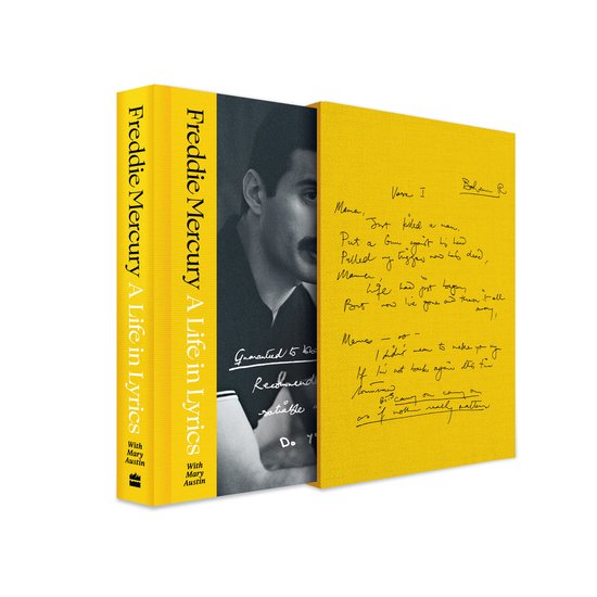 Twee boeken met "Freddie Mercury A Life in Lyrics" op de gele rug, één met een zwart-witfoto van Freddie Mercury.