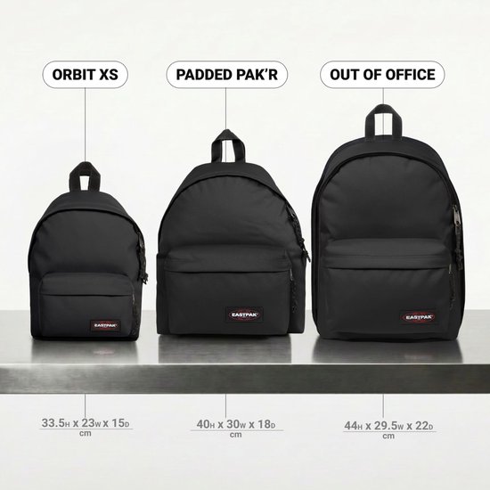 Drie zwarte Eastpak rugzakken: Orbit XS, Padded Pak'R en Out of Office, met afmetingen.