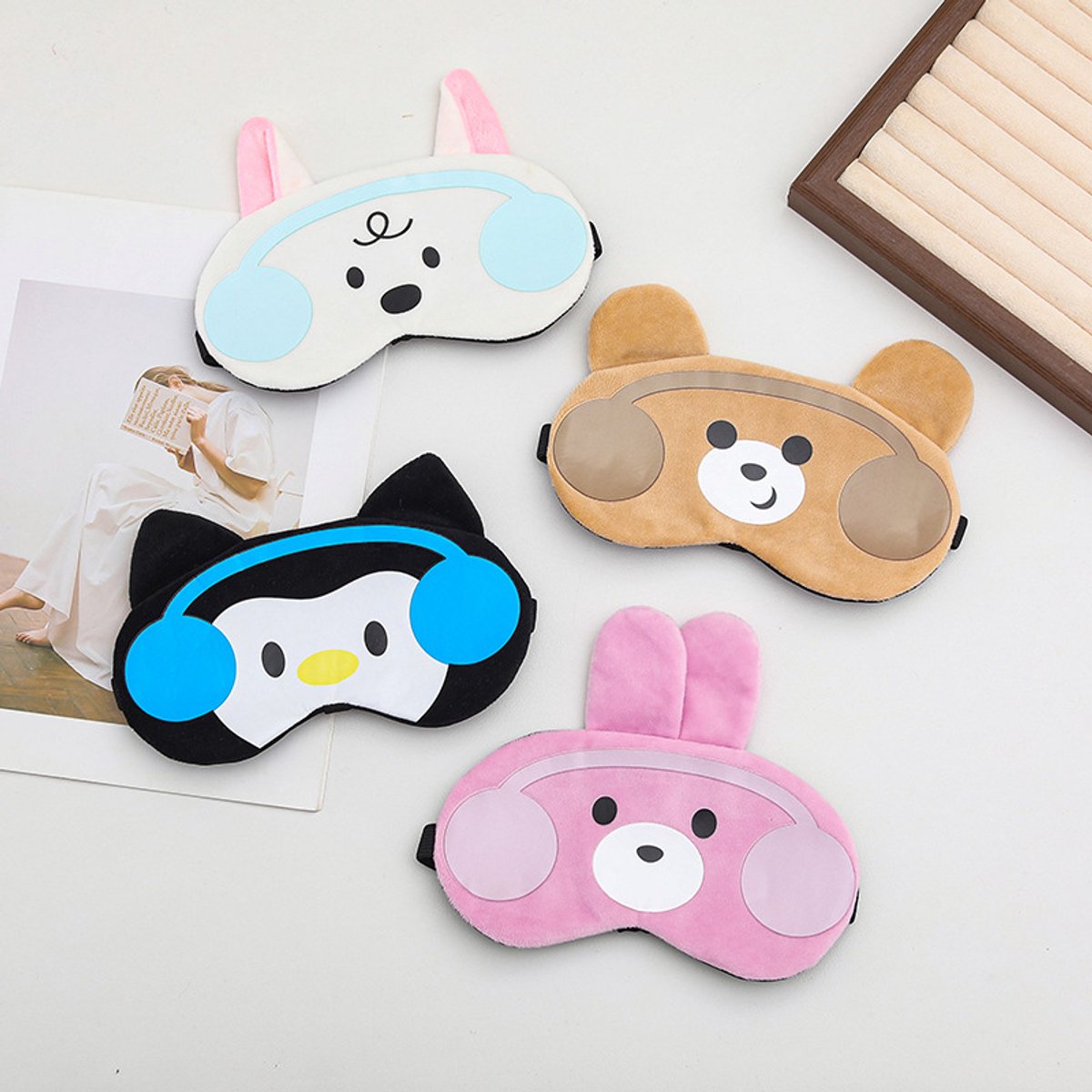Slaapmasker set - 4 stuks - Schattige dieren met koptelefoon print - Zacht pluche - Lichtdicht - Geschikt voor reizen, dutjes en nachtrust