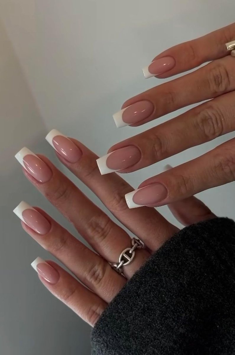 Kunstnagels, kort, ballerina, nude, roze, wit, French press on nails met nagellijm, natuurlijke roze witte punt, acryl nepnagels