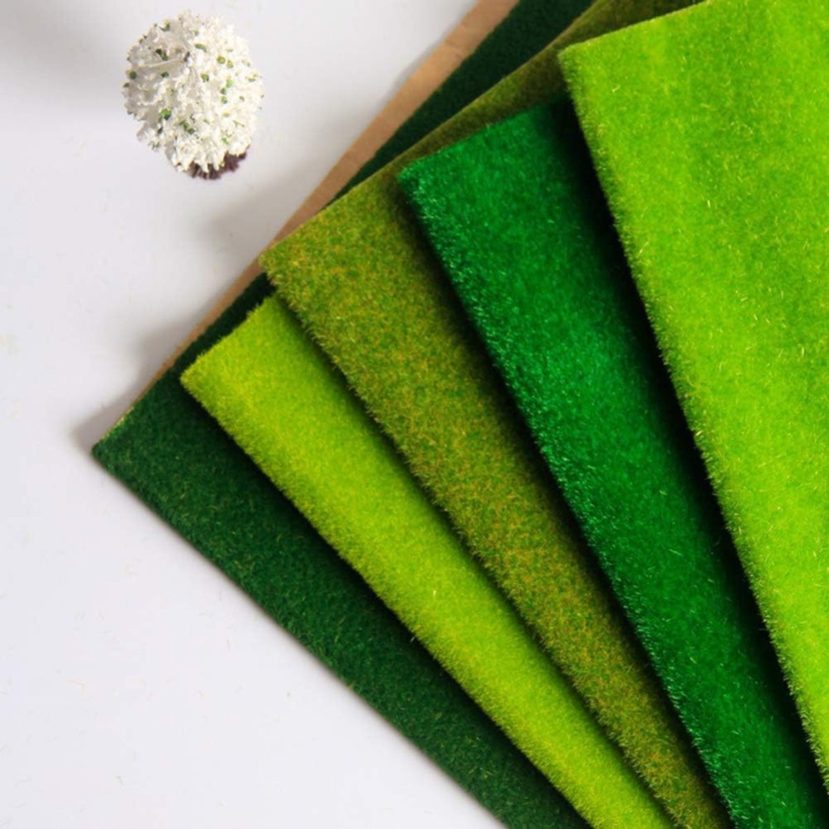 Kunstgrasmat - Decoratief gras - Miniatuur decoratie - Realistische weide look - 100 x 40 cm - Geelgroen