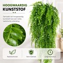 Gedetailleerde bladeren van een realistische groene kunsthangplant.