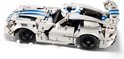Witte LEGO Technic Dodge Viper GTS-R sportauto met blauwe strepen, openende deuren en detail van de motor.