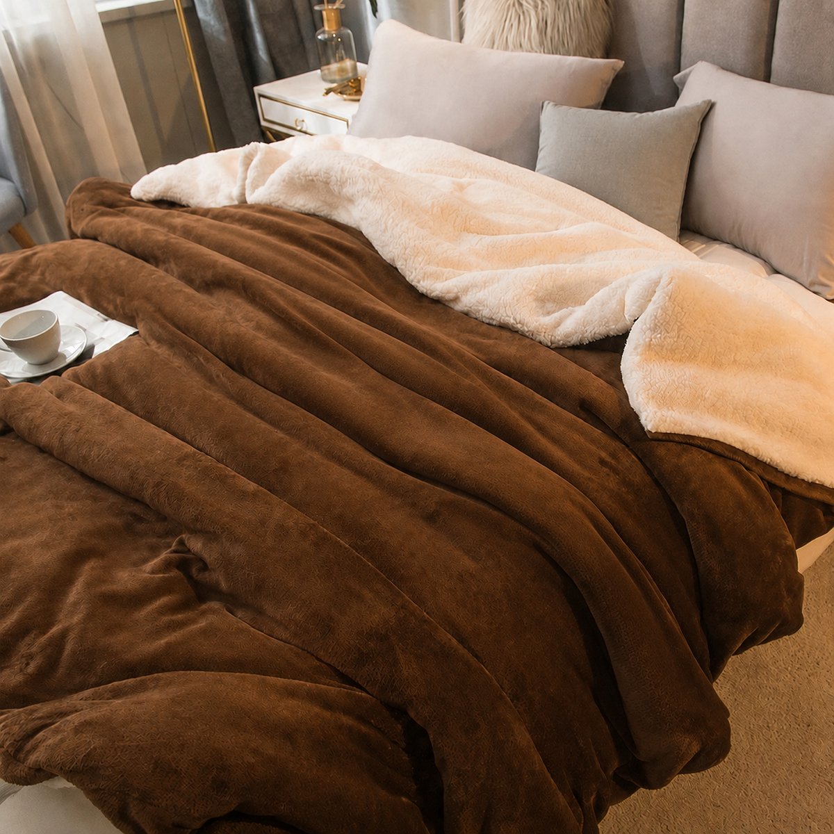 Innovastore Wollendeken - Lamsdekbed - Dekbed - Winterdeken - Dubbelzijdig design - Sprei - Melkfluweel - Bruin - 200x230cm