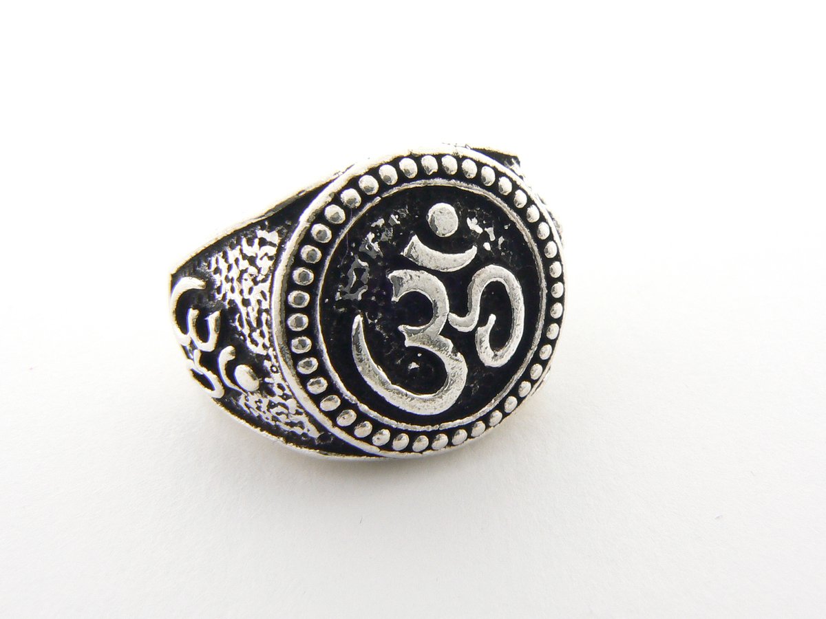 Zware zilveren ring met ohm-tekens