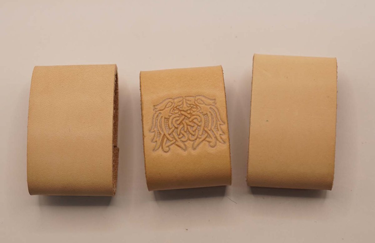 3 Lederen riem lusjes voor broekriem van 4 cm breed 2x uni, 1x twee keltische vogels - riem lusjes die je zelf kunt verven - riem lusje vervangen omdat die verloren is - riem repareren met nieuw lusje - centuur lusje repareren - leer lusje