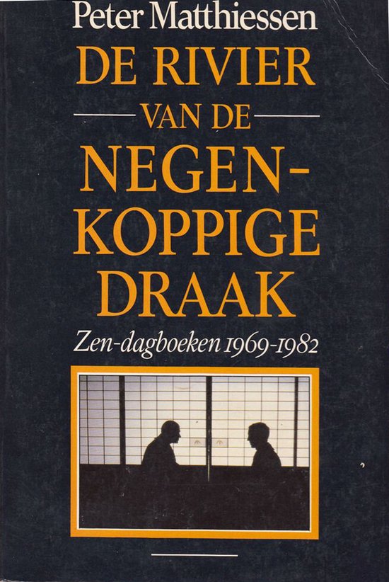 Boek met de titel 'De rivier van de negenkoppige draak' - Zen-dagboeken 1969-1982. Afbeelding van twee silhouetten tegenover elkaar in een Japanse kamer.