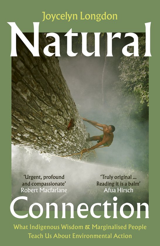 Boek 'Natural Connection' met een man die in een boom klimt. Tekst: Joycelyn Longdon, 'Urgent, profound and compassionate', 'Truly original ... Reading it is a balm', Connection, What Indigenous Wisdom & Marginalised People Teach Us About Environmental Action.