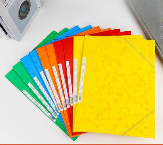 Een waaier van gekleurde mappen: groen, blauw, oranje, rood en geel met een marmerpatroon en elastieksluiting.