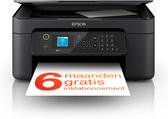 Zwarte Epson WF-2910DWF printer met een vel papier met "6 maanden gratis inktabonnement" dat eruit komt.